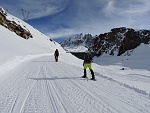 Ci portiamo verso lo sbarramento della Diga Toggia per valutare un eventuale itinerario.........